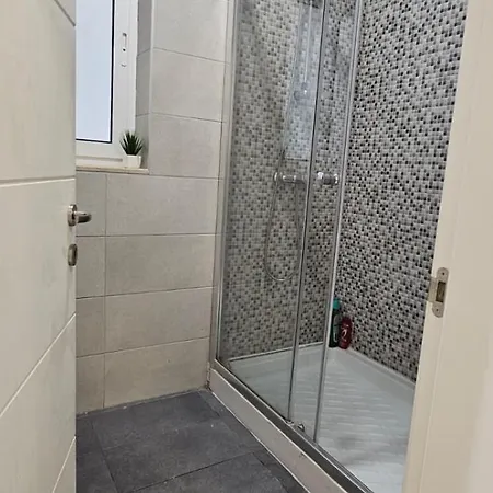 Spacious Modern 4-bedroom With Three Bathrooms Swigg 1 *