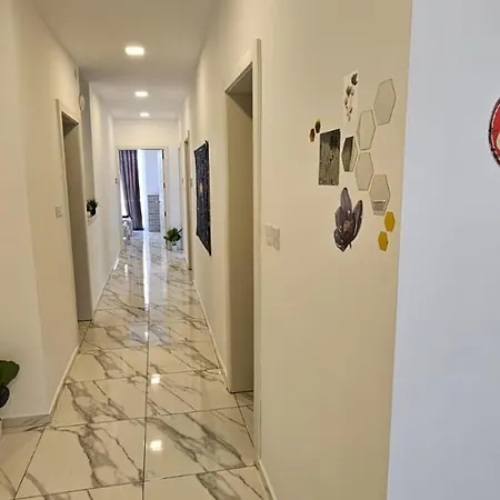 Appartement Spacious Modern 4-bedroom With Three Bathrooms Swigg 1