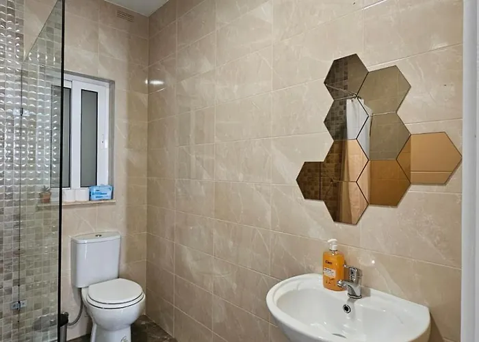 Appartement Spacious Modern 4-bedroom With Three Bathrooms Swigg 1