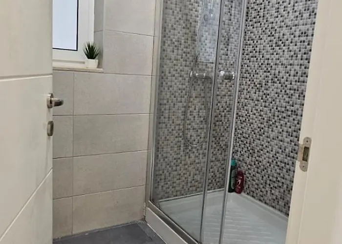 Spacious Modern 4-bedroom With Three Bathrooms Swigg 1 *